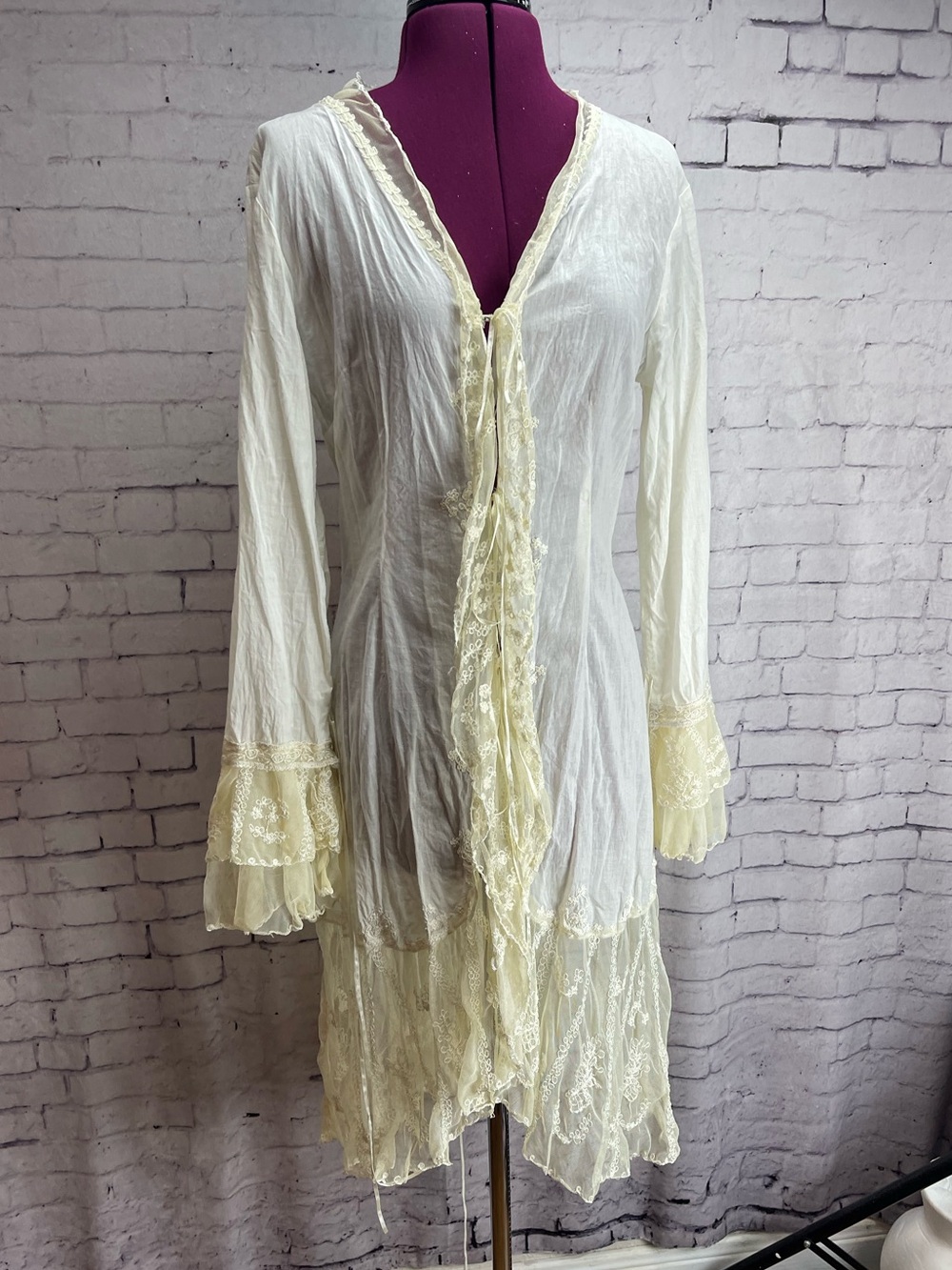 Tasha Polizzi size large cream color delicate lace trim duster